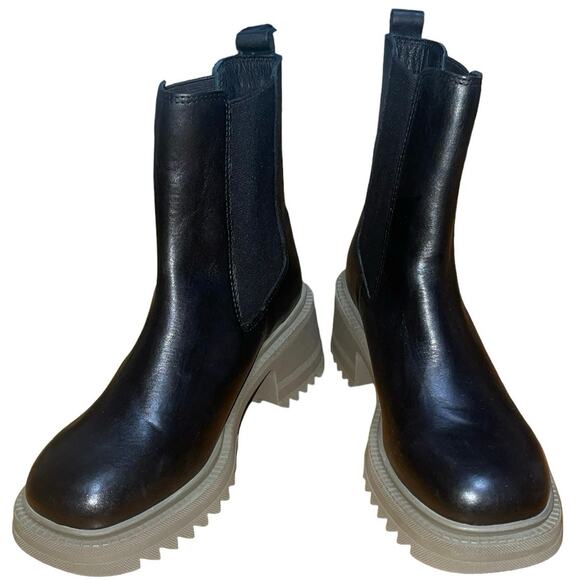 Vince Camuto Chunky Block Heel Gum Sole Combat Chelsea Ankle Boots size 6.5 NWOB - Picture 3 of 7